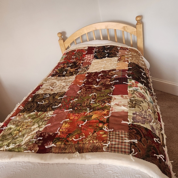 HANDMADE Quilt Patchwork Muslin Backing Tied Country Farmhouse Cottage 48 x 60 - Picture 2 of 10